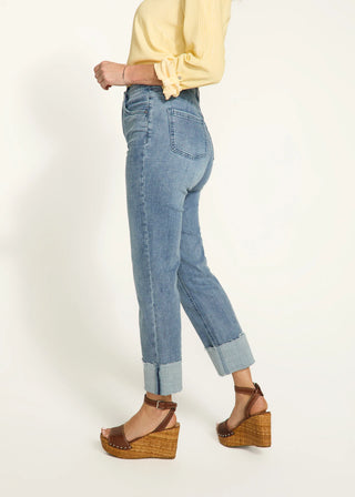 Suzanne Straight Crop Light Wash